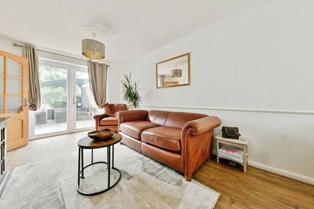 29, Rudd Close, Hertfordshire photo 4