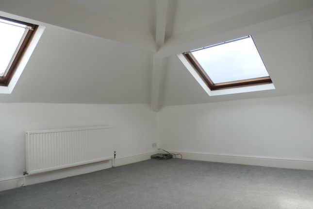 Thumbnail Flat to rent in 2 Crescent View, Hallbank, Buxton