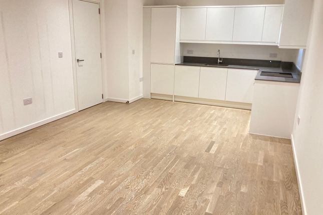 Flat to rent in Very Near Canal Side Area, Brentford