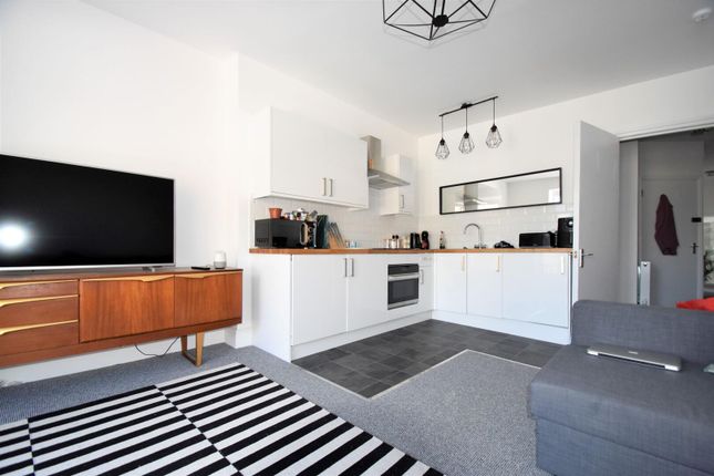 Top Flat 28A, Pier Street, Ventnor photo 4
