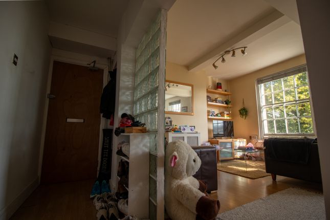 Flat 14a, Dunraven House, Westgate Street, Cardiff photo 4