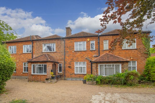 Thumbnail Detached house for sale in Barnes Lane, Kings Langley, Hertfordshire WD4.