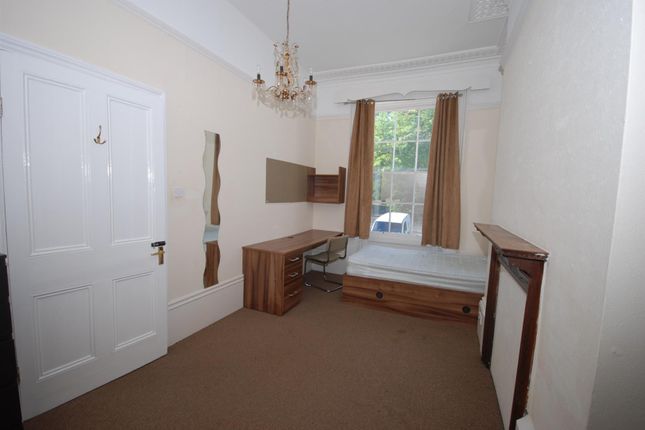 26 Clarendon Square, Leamington Spa photo 4