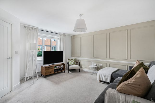 3, Adlam Close, Bordon photo 2
