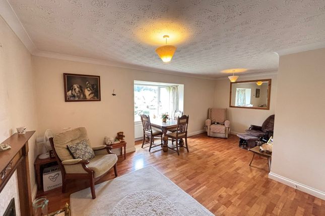 9, Tai Ar Y Bryn, Builth Wells photo 3