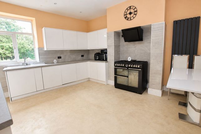 98 Rochdale Road, Todmorden photo 3