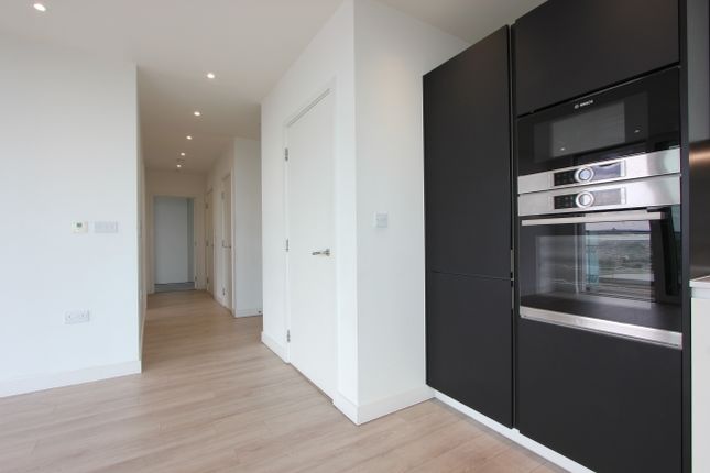 Kingly Building, 18 Woodberry Down , London photo 4