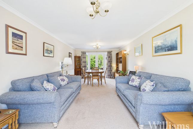 3 Bradenham Walk, Aylesbury photo 2