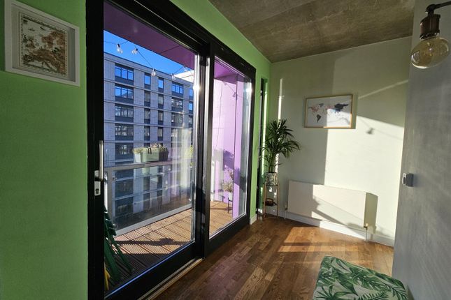 Apt 315, Chips, New Islington photo 3