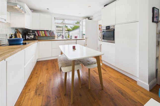 15, First Avenue, Walton-On-Thames photo 3