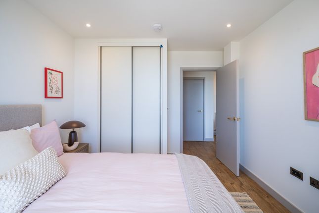 11 Selborne Road, London photo 4