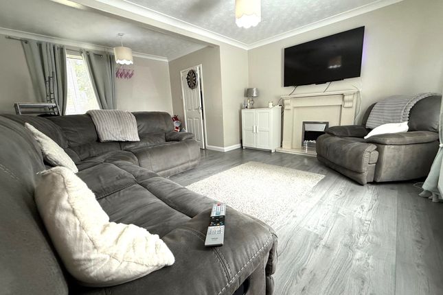 6 Hillside View, Sherburn Village photo 3