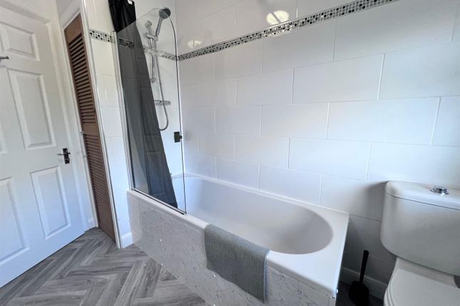 Bathroom.Jpg