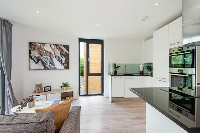 8 @ 41, Tavistock Crescent, London photo 3