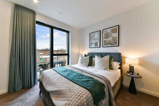 Flat for sale in Lewis House, Brentford, London