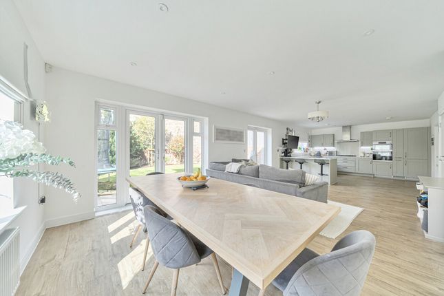 11, Barnfield, Billingshurst photo 3