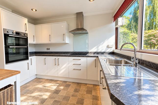 37, Park Meadow, Herts photo 4
