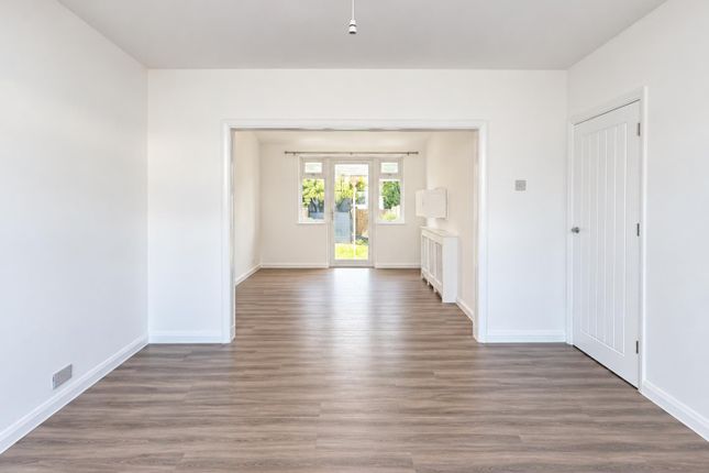 5, Bramshaw Rise, New Malden photo 3