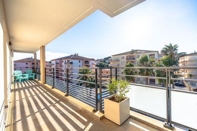 Thumbnail Apartment for sale in Ste Maxime, St Raphaël, Ste Maxime Area, French Riviera