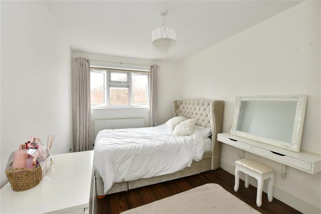 Thumbnail Flat for sale in Pershore Close, Ilford, Essex