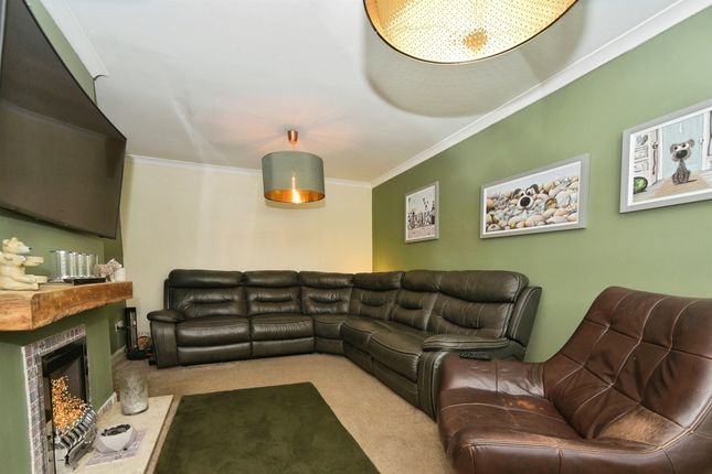 9, Downham Mead, Chippenham photo 4