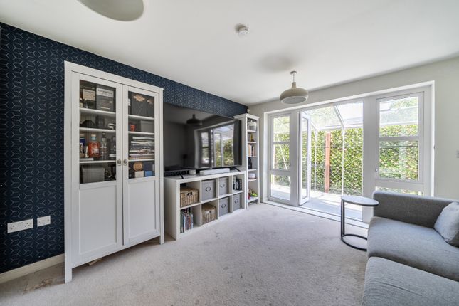 8, Furlong Avenue, Mitcham photo 2