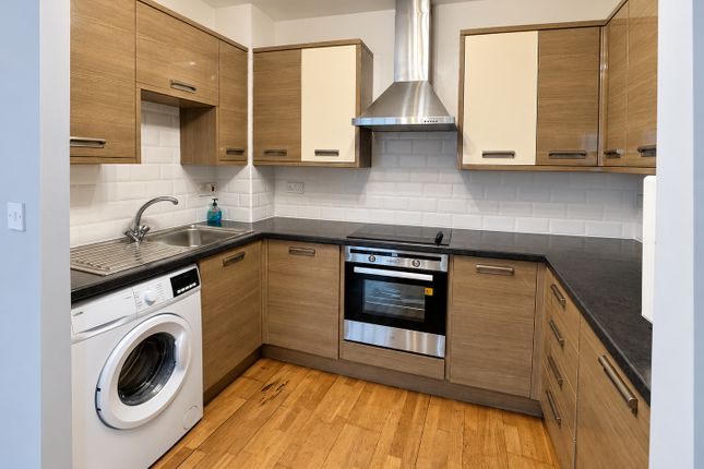 Flat 3 125, High Street, South Dunstable photo 2