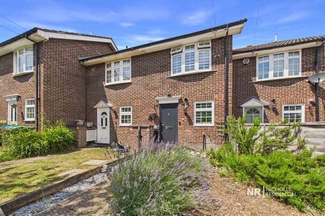 2-bed house on 26, Cricketers Close, Chessington, £425,000