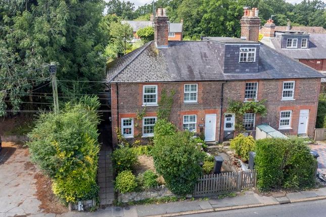 Thumbnail Cottage for sale in Foxglove Cottage, 8 Ringles Cross, Uckfield