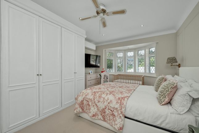 77, Cranbrook Drive, Surrey photo 2