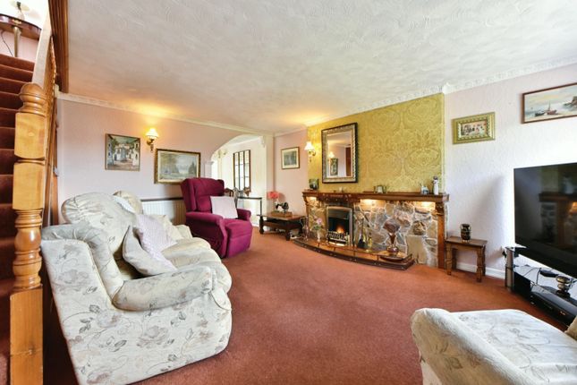 12, Instow Close, Chadderton, Oldham photo 2
