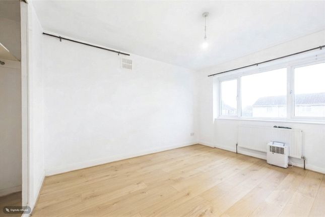 51, Mahlon Avenue, Ruislip photo 4