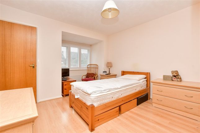Betony Close, Croydon photo 4