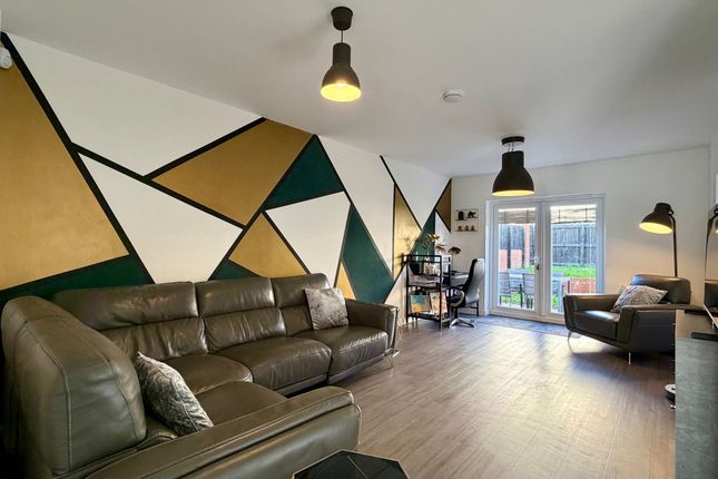 24 Fieldmouse Way, Glasgow photo 3