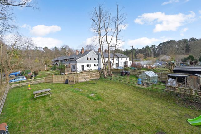 10, Rose Cottages, Wormley photo 4
