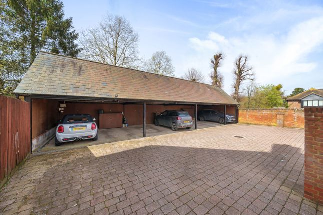 Town house for sale in Queens Mead Gardens, Odiham, Hampshire