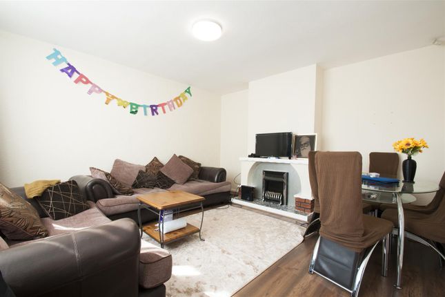 153, Humber Way, Berkshire photo 2