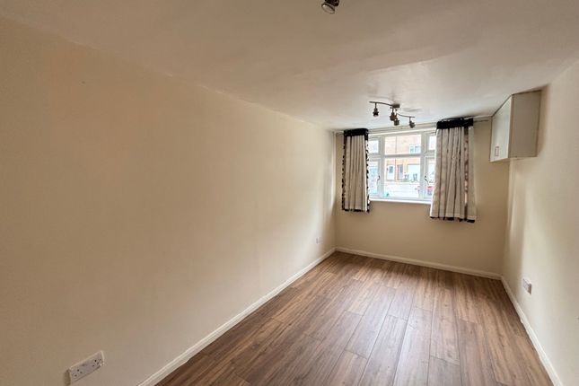 49, MILTON KEYNES photo 5