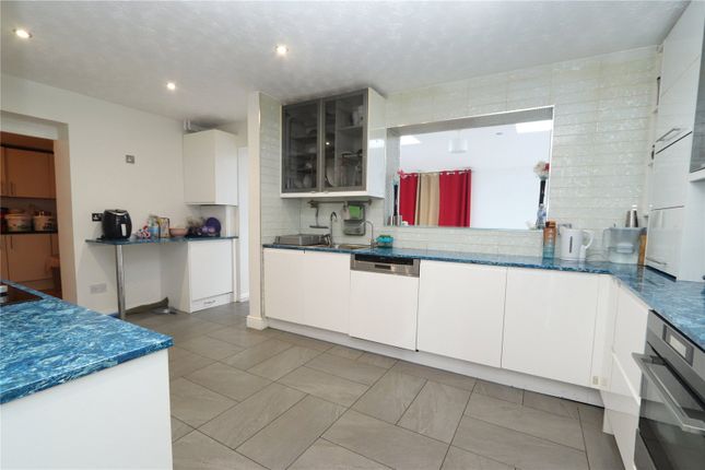 26, Paxton Crescent, Milton Keynes photo 4