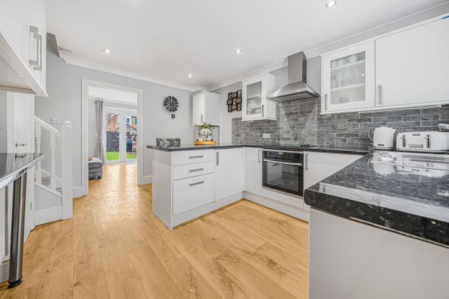 221c, Charlton Road, Shepperton photo 2