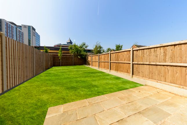 Reynard Way, Brentford, TW8, Brentford photo 4