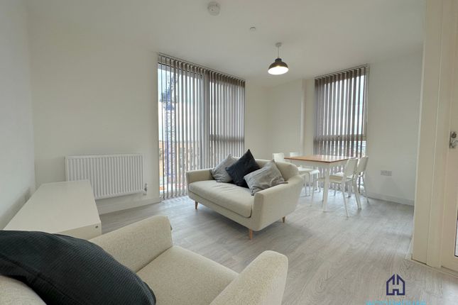 Shearwater Drive, London photo 4