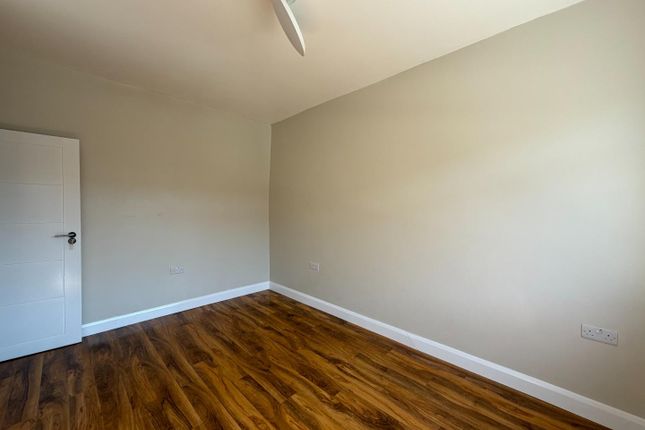 Flat, 280, High Street, Waltham Cross photo 5