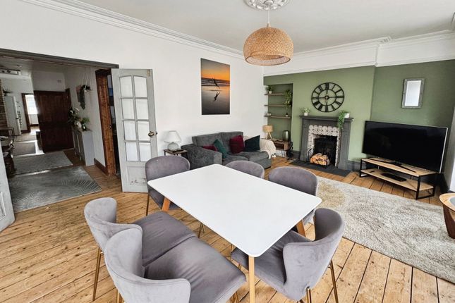 36a, Mary Street, Porthcawl photo 3
