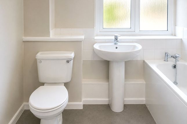 45, Stuart Way, Berkshire photo 4