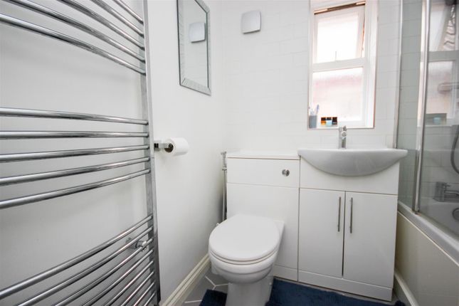 Bathroom.Jpg