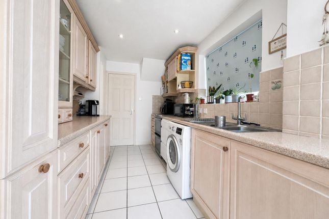 7, Lennox Close, Gosport photo 4