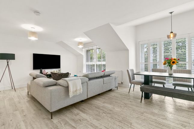 Flat 2/2, 13, Carrochan Gardens, West Dunbartonshire photo 2