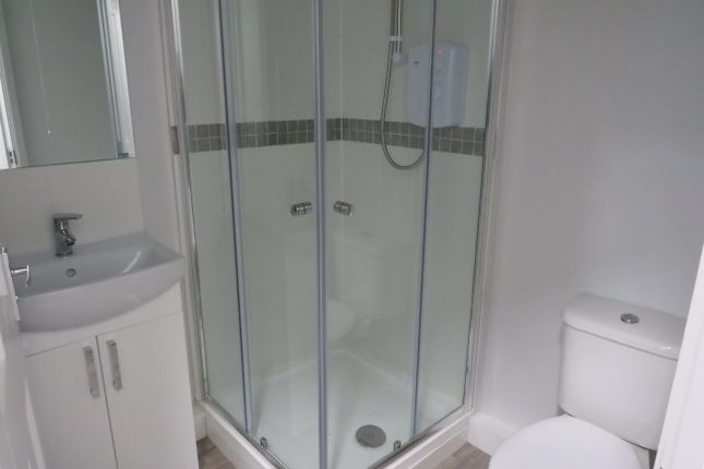 Room 2, 18, High Street, CALNE photo 4