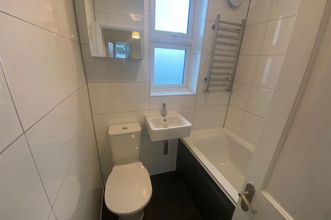 27, Primrose Glen, Hornchurch photo 5